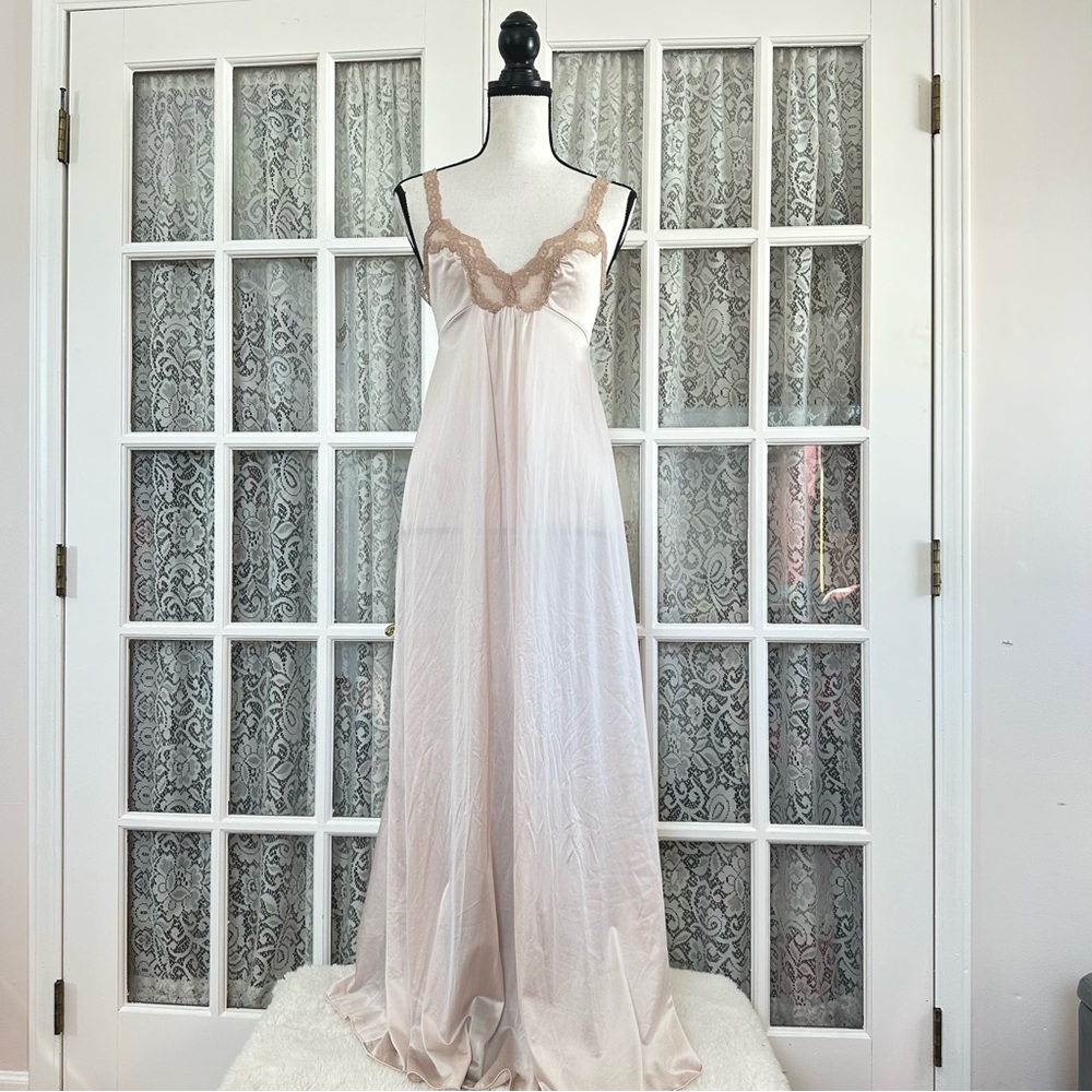Vanity Fair Vintage Chemise Slip Baby Doll Lace Bodice Champagne Size 32 54”long